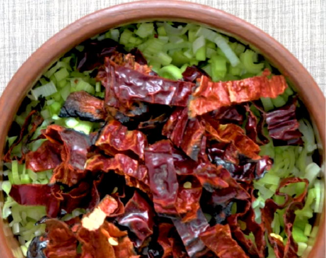 Starinski recept za salatu koju su mnogi zaboravili: Domaćice, odmah zapišite, odlično ide uz meso i bogatu trpezu